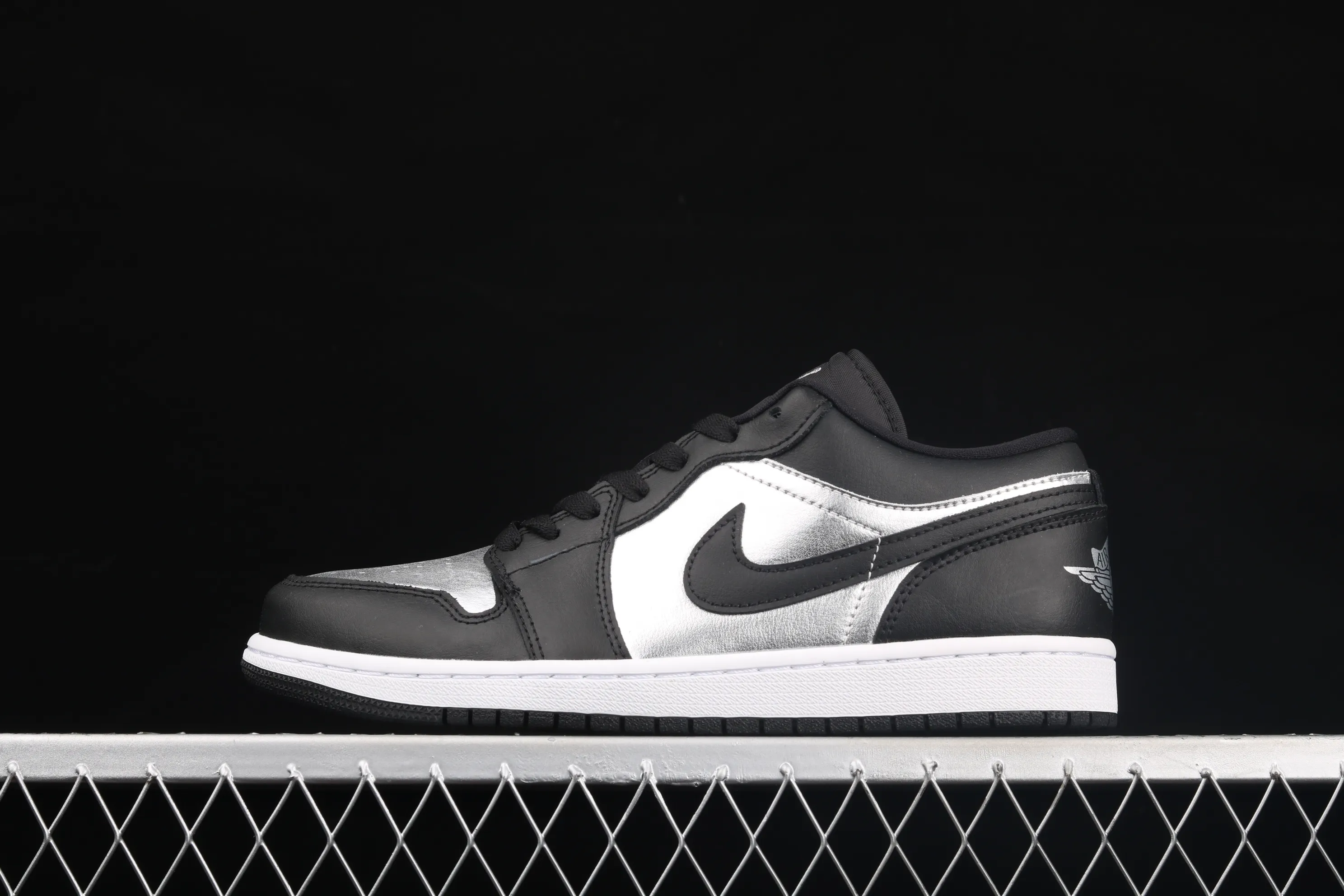 All categories Air Jordan Jordan series basketball shoes Air Jordan 1 Low G version pure original Air Jordan 1 Low AJ1 Joe 1 low-top black silver cultural and leisure sports sneakers DA5551-001